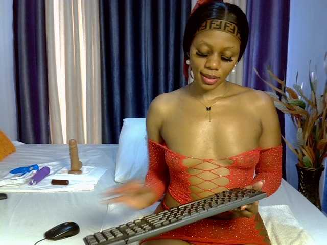 Prettyglam1 live cam on BongaCams