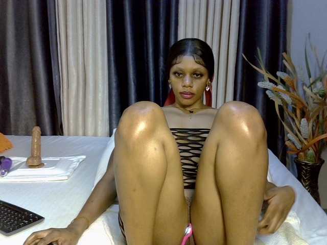 Prettyglam1 live cam on BongaCams