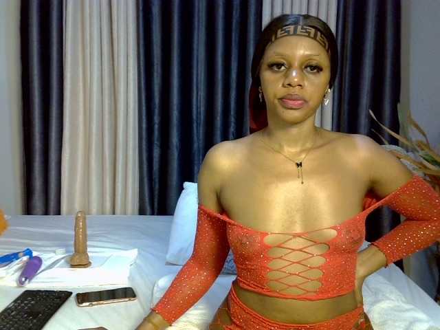 Prettyglam1 live cam on BongaCams
