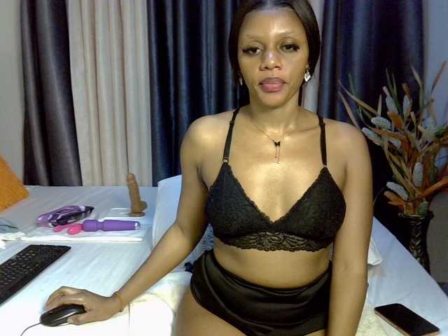 Prettyglam1 live cam on BongaCams