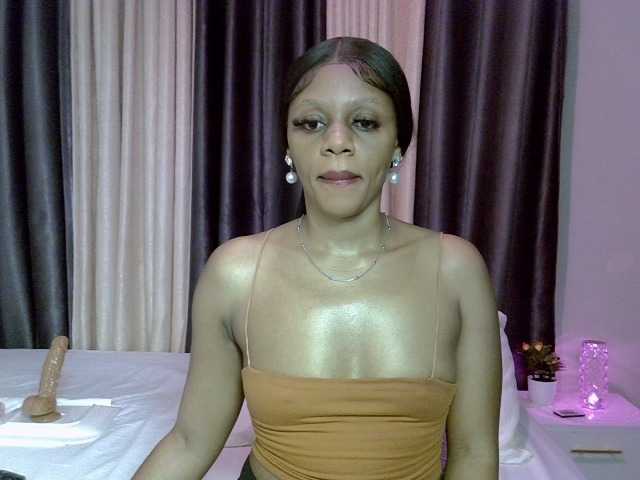 Prettyglam1 live cam on BongaCams