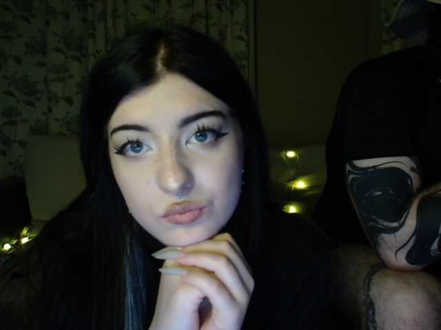 ValkuraXO live cam preview