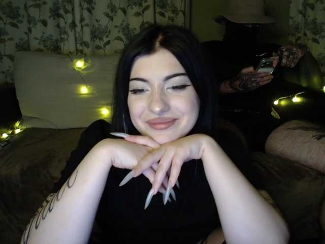 ValkuraXO live cam preview