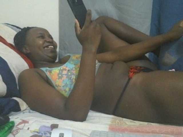 SweetOmma, en vivo ahora en BongaCams