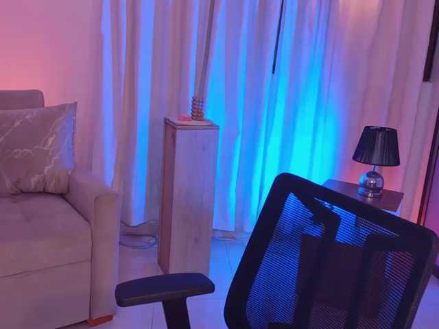 SaraLennoxx live cam preview