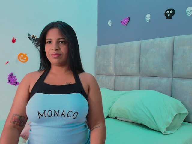 ZayraLuxx live cam preview