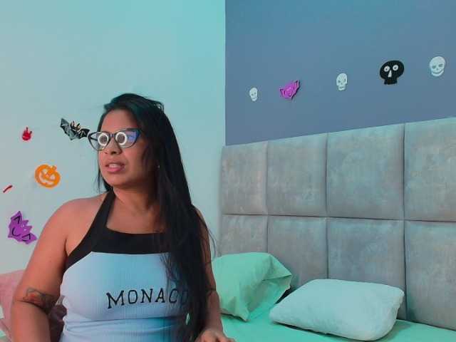 ZayraLuxx live cam preview