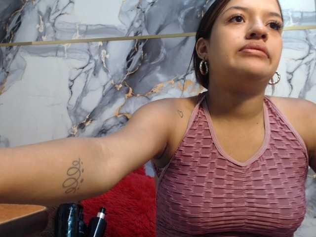 emilyxrosse live cam on BongaCams