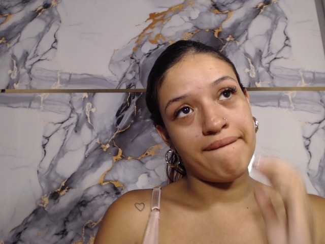 emilyxrosse live cam on BongaCams