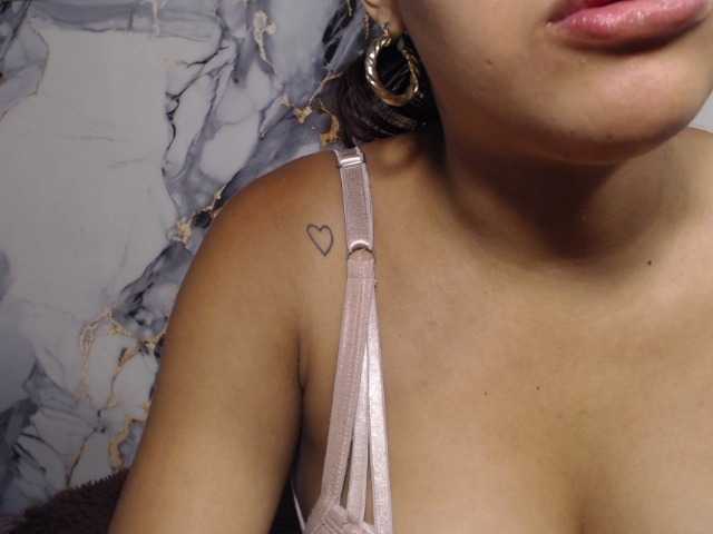 emilyxrosse live cam on BongaCams
