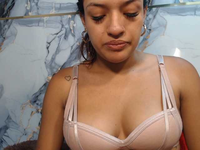 emilyxrosse live cam on BongaCams