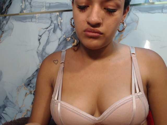 emilyxrosse live cam on BongaCams