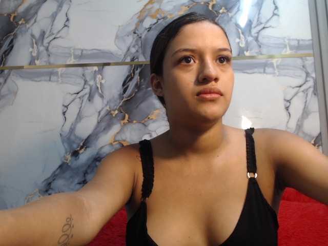 emilyxrosse live cam on BongaCams