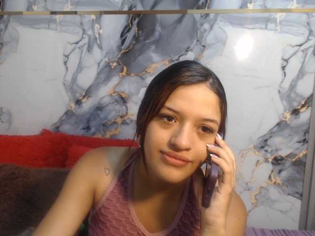 emilyxrosse live cam on BongaCams