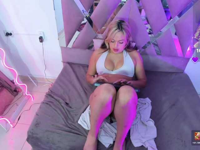 LAINEY-TAY live cam preview