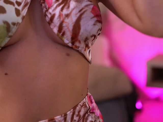 MireilleVeil live cam on BongaCams