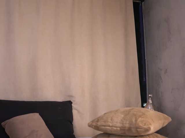 MireilleVeil live cam preview