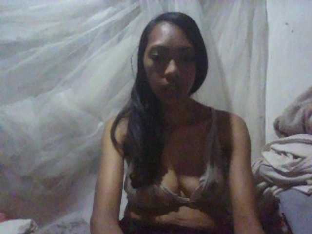 Rindra03 live cam on BongaCams