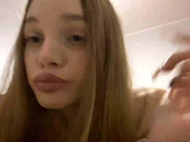 Evelnova, en vivo ahora en BongaCams