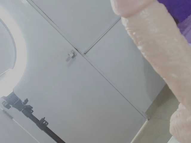 MaddycurvyScarletmh live cam on BongaCams