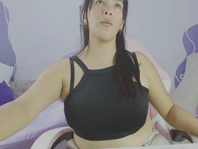 MaddycurvyScarletmh live cam on BongaCams