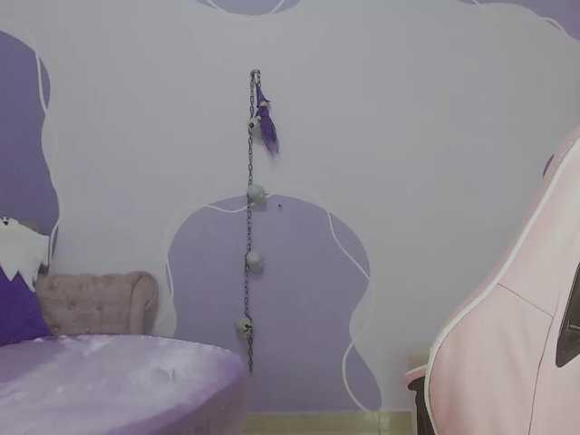 MaddycurvyScarletmh live cam on BongaCams