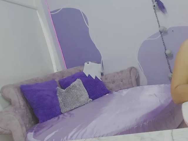 MaddycurvyScarletmh live cam on BongaCams
