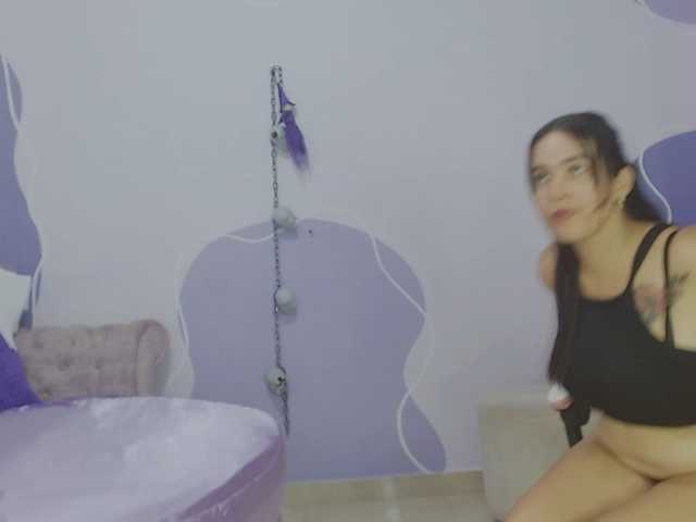 MaddycurvyScarletmh live cam on BongaCams