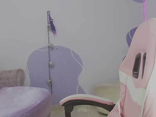 MaddycurvyScarletmh live cam on BongaCams