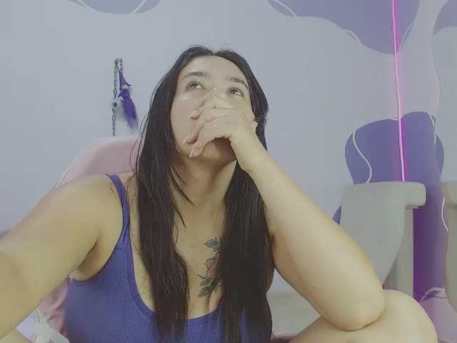 MaddycurvyScarletmh live cam on BongaCams