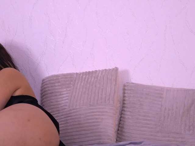 BellaHadid live cam preview