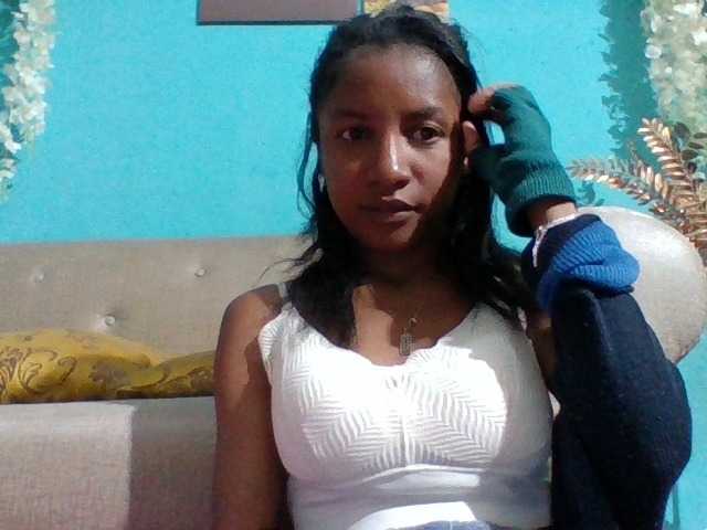Nanciah, en directo ahora en BongaCams