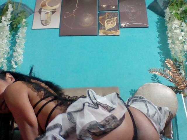 Nanciah live cam on BongaCams