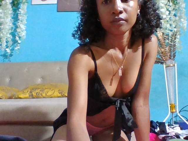Nanciah live cam on BongaCams