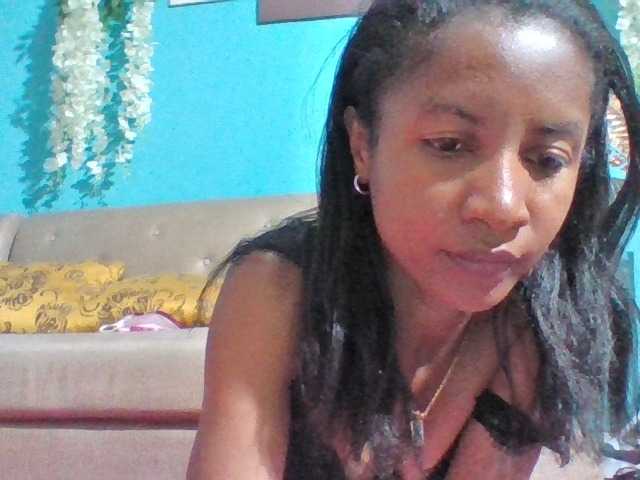 Nanciah, en directo ahora en BongaCams
