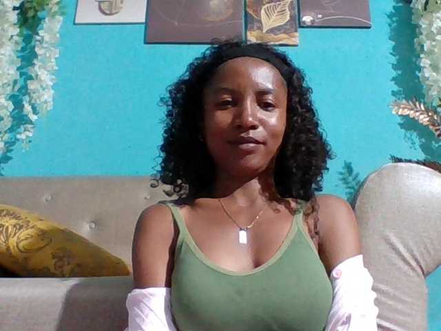 Nanciah live cam on BongaCams