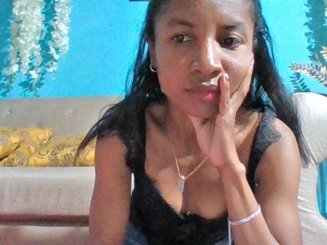 Nanciah, en directo ahora en BongaCams