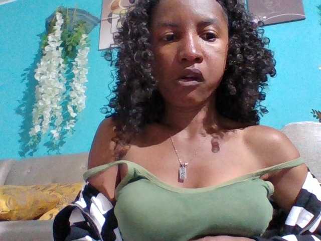 Nanciah live cam on BongaCams