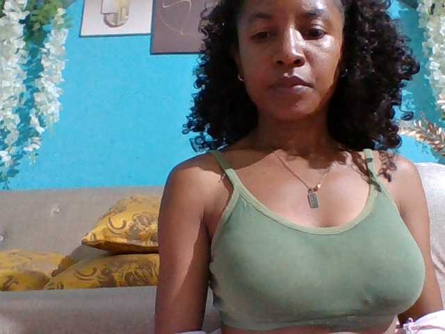 Nanciah live cam on BongaCams
