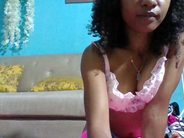 Nanciah live cam on BongaCams