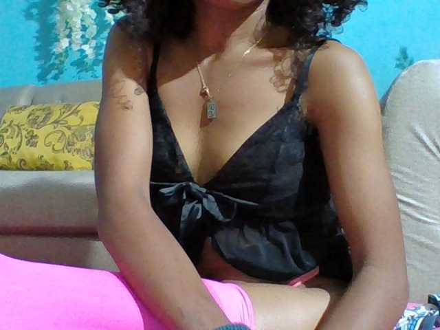 Nanciah live cam on BongaCams