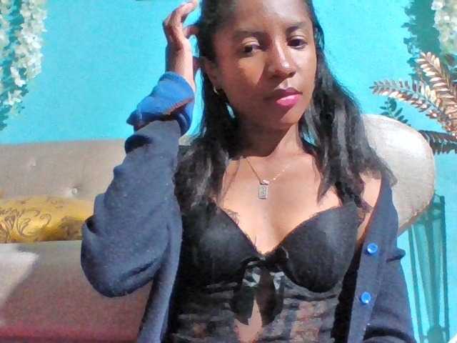 Nanciah, en directo ahora en BongaCams