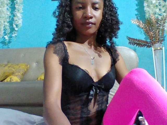Nanciah live cam on BongaCams