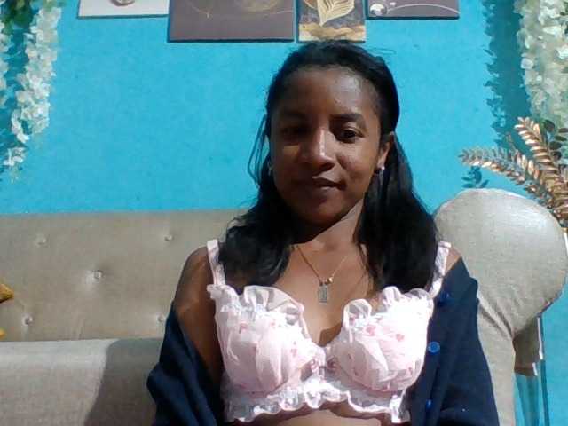 Nanciah, en directo ahora en BongaCams