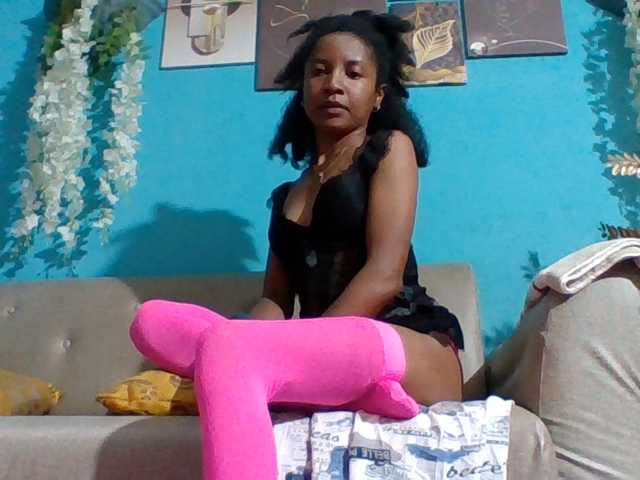 Nanciah live cam on BongaCams