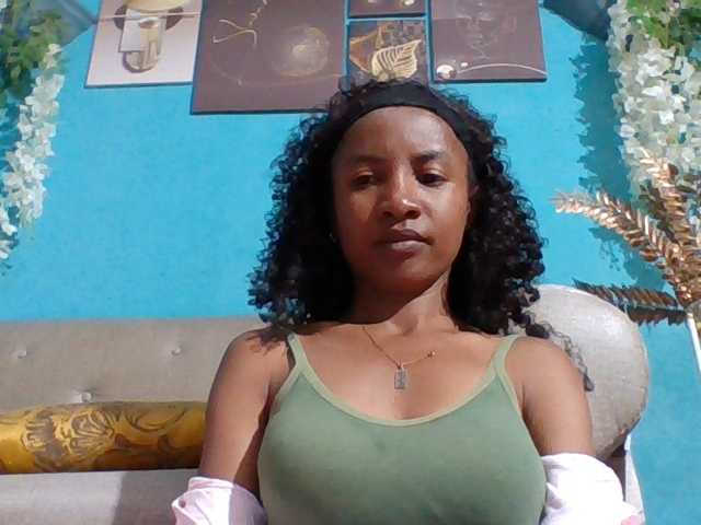 Nanciah live cam on BongaCams