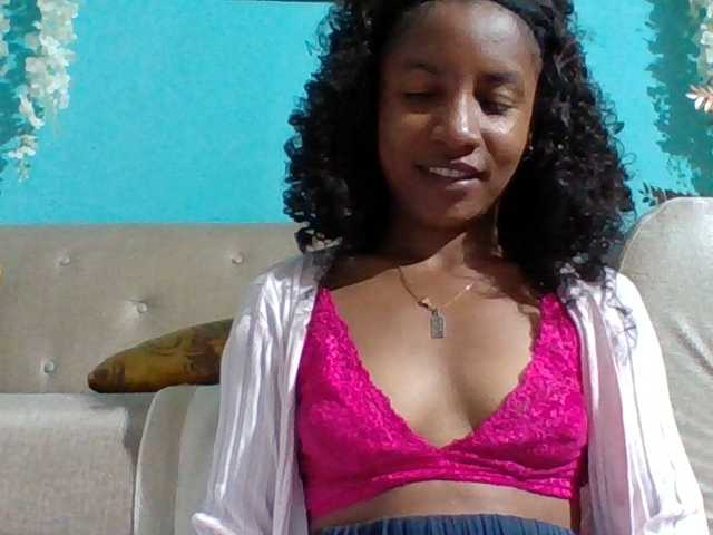 Nanciah live cam on BongaCams