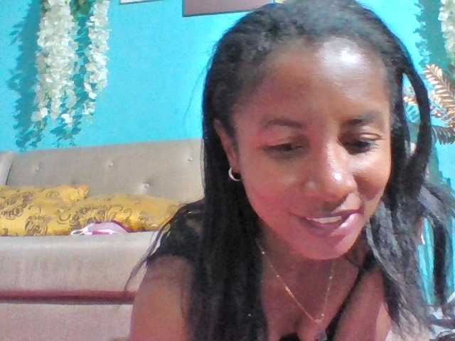 Nanciah, en directo ahora en BongaCams