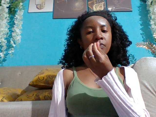 Nanciah live cam on BongaCams