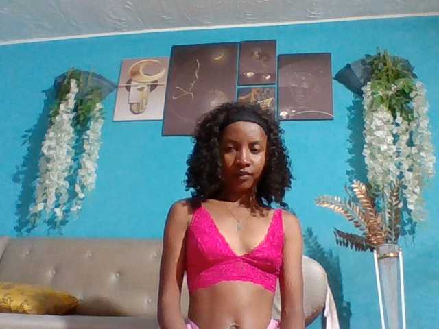 Nanciah live cam on BongaCams